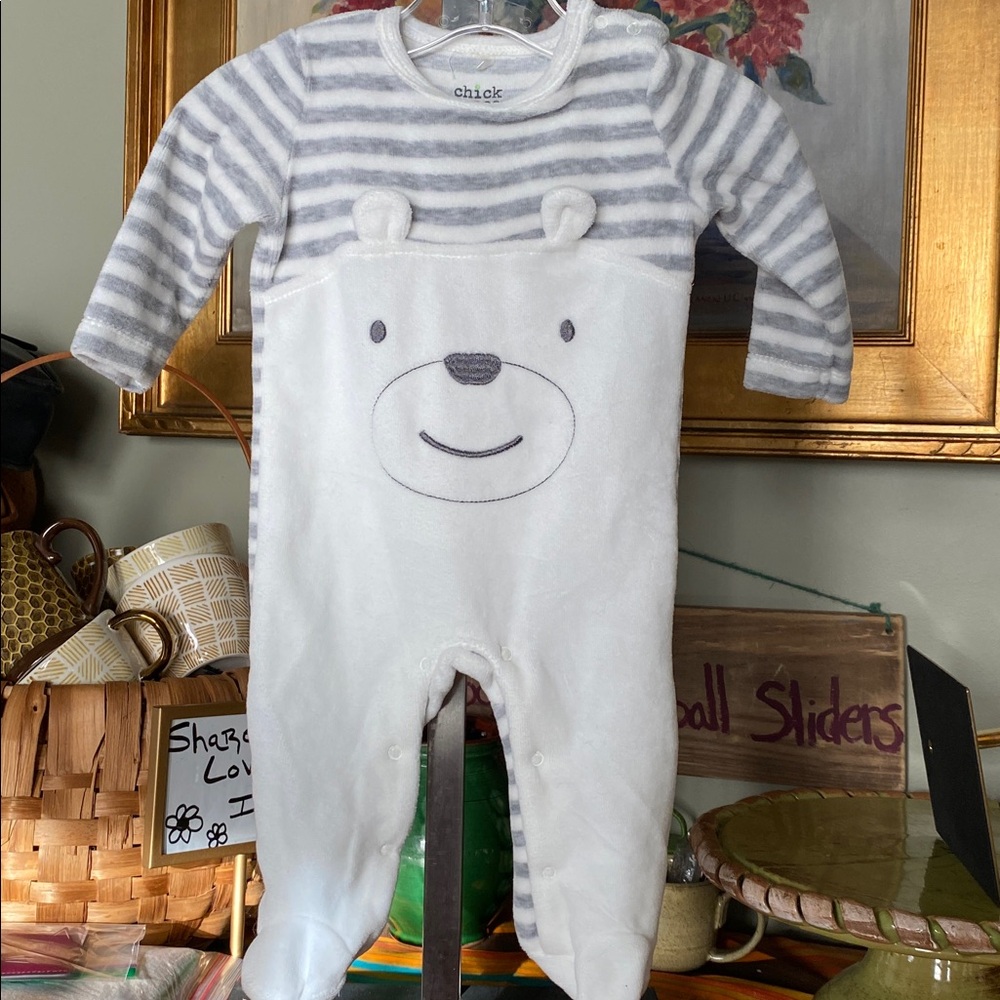Chick Pea Terry Footie white/gray striped footie PJ’s with a Bear Face 0-3 Mths